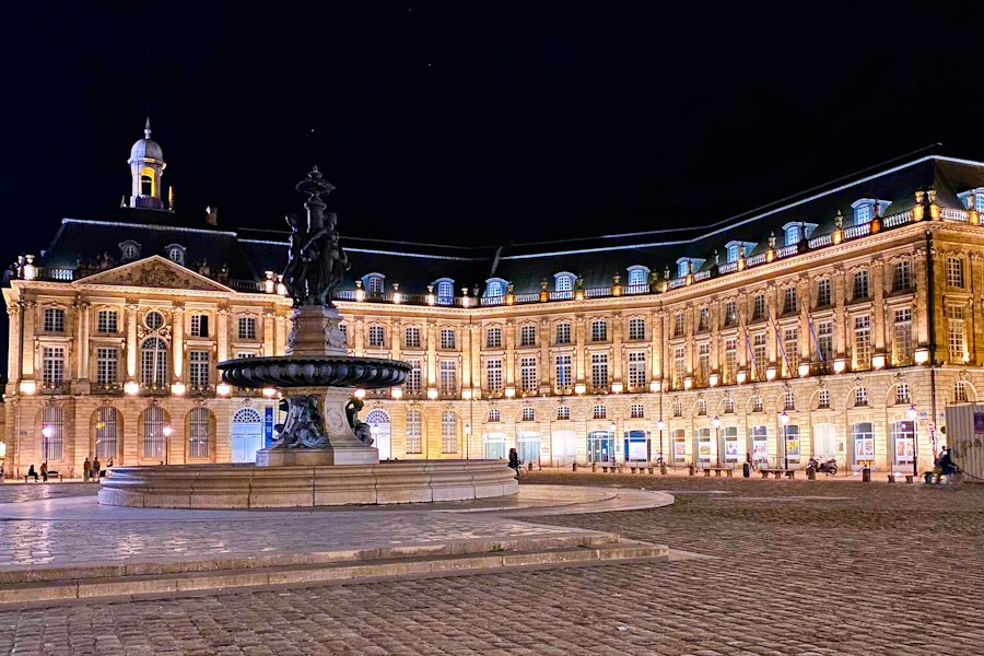 Place de la Bourse à Bordeaux, de nuit